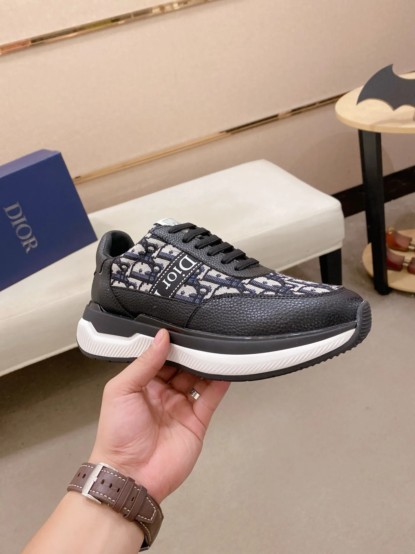 Men's shoes💰 462💰🇮🇹🇮🇹Dior d The new model is on sale at the same time at the counter. The upper 🇮🇹 is imported Italian first-layer cowhide, and the lining is fully imported sheepskin 💪💪. It is a complete 1⃣️ to 1⃣️ replica 🇮🇹💪💪, ⚠ Sole: The original sole is specially provided by the original factory. The exclusive movable molded sole is super comfortable. ⚠Original factory single goods, 🔍🔍high quality, you can enter and leave the counter at will, welcome to compare⚠. Code number:38-44